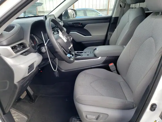 2021 Toyota Highlander VIN 5TDCZRAH7MS076037 - photo 3 of 13