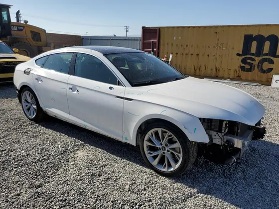 2021 Audi A5 VIN WAUABCF52MA039978 - photo 2 of 13