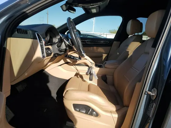 2019 Porsche Cayenne VIN WP1AA2AY2KDA01596 - photo 8 of 15