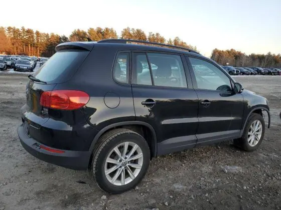 2017 Volkswagen Tiguan VIN WVGBV7AX5HK053089 - photo 2 of 11