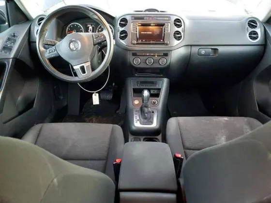 2017 Volkswagen Tiguan VIN WVGBV7AX5HK053089 - photo 6 of 11